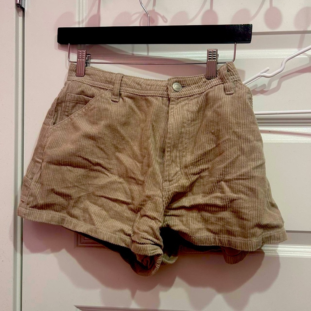 Tan and brown corduroy shorts #corduroyshorts